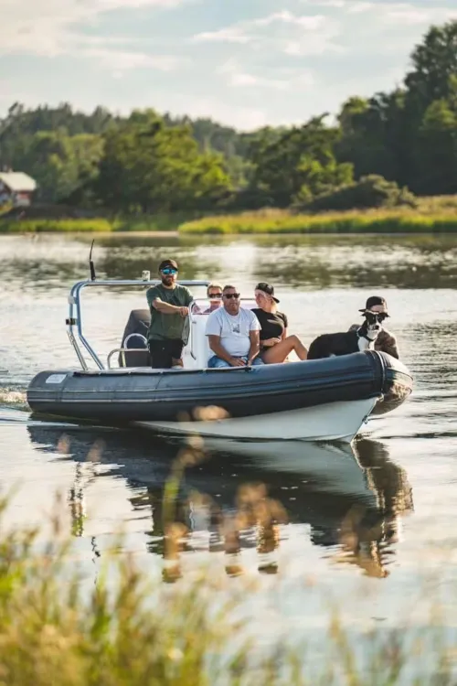 A unique floating guesthouse in the Swedish archipelago