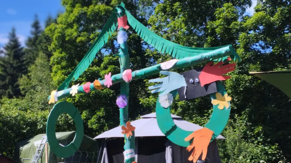Midsummer pole decorated by sensory and play garden Axmar Yara's visitors