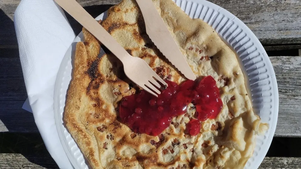 Kolbullensdag i Axmar bruk med utförsäljning av kajaker och tillbehör