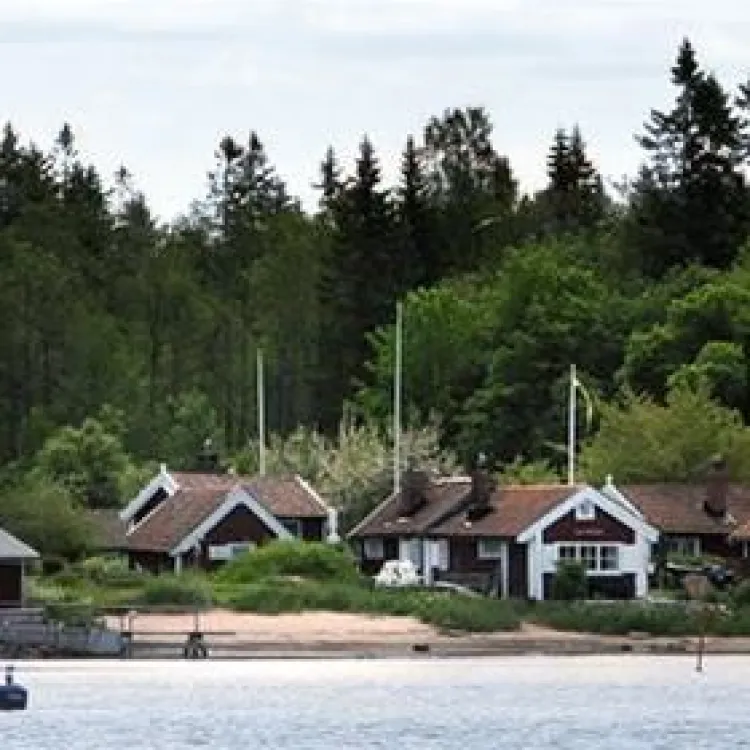 Stugor vid Lövgrunds strand