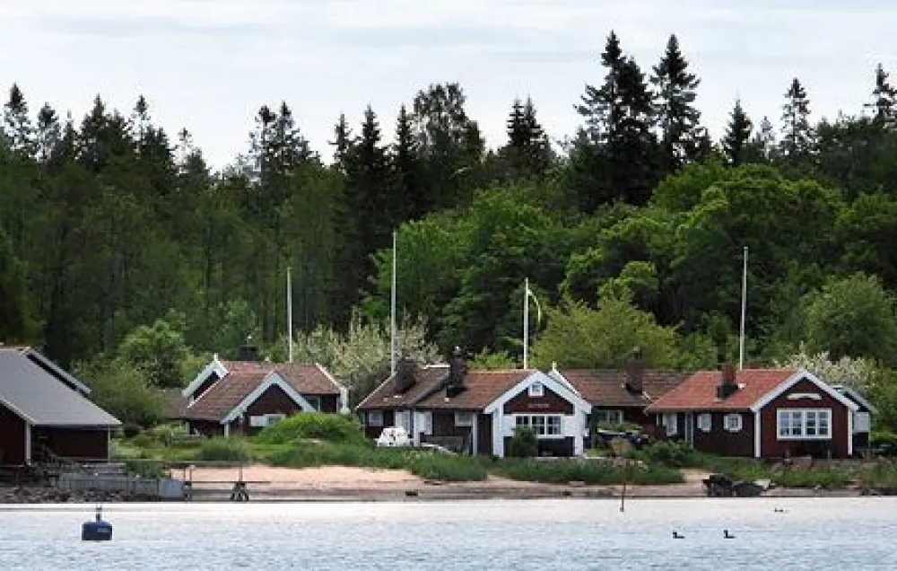 Stugor vid stranden på Lövgrund