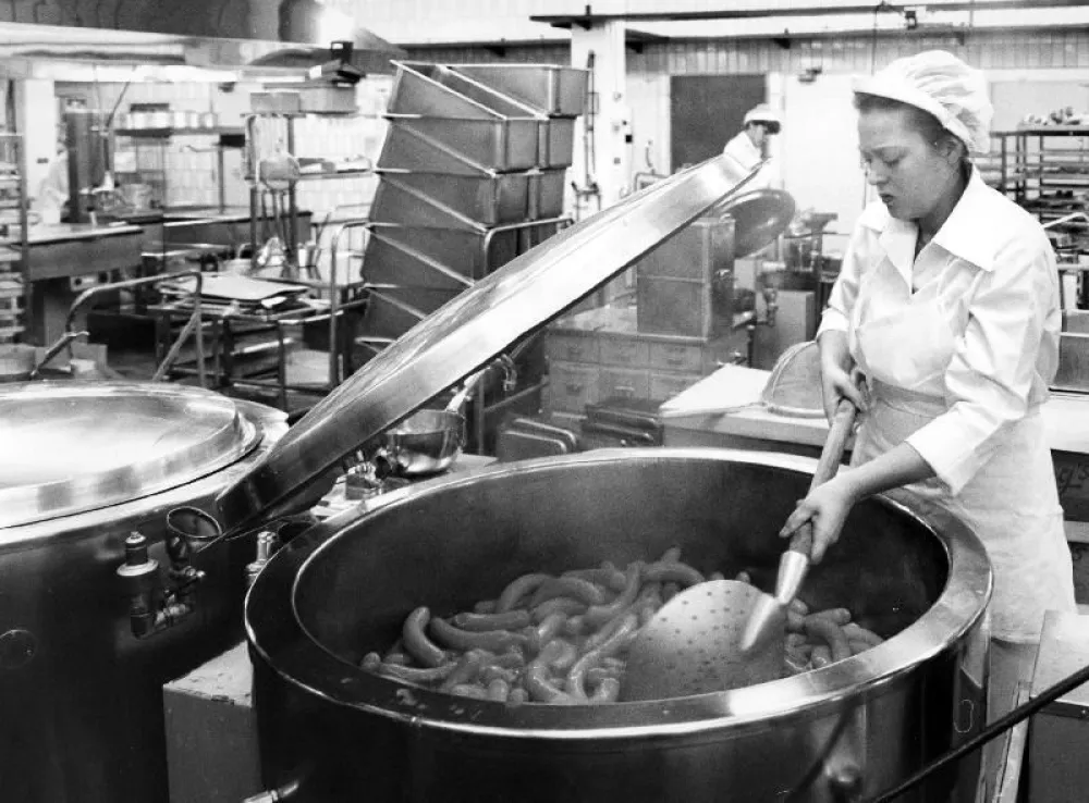Storköket i Sätra lagade mat till Gävles skolor under 1970-talet. Foto: Bengt Berling 1977. 