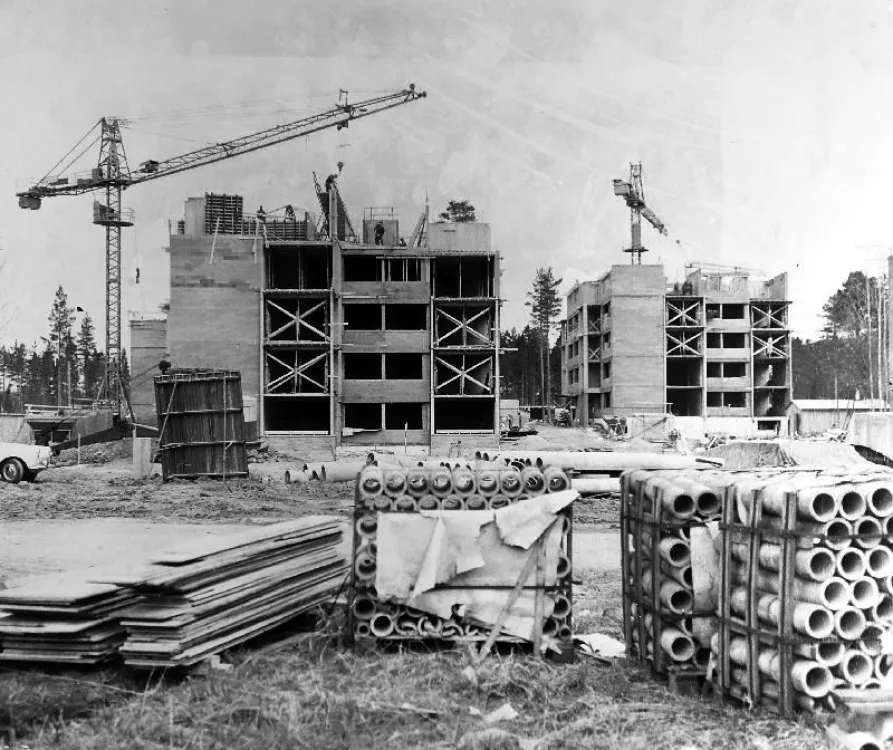 Sätra under uppförande i mitten på 1960-talet.