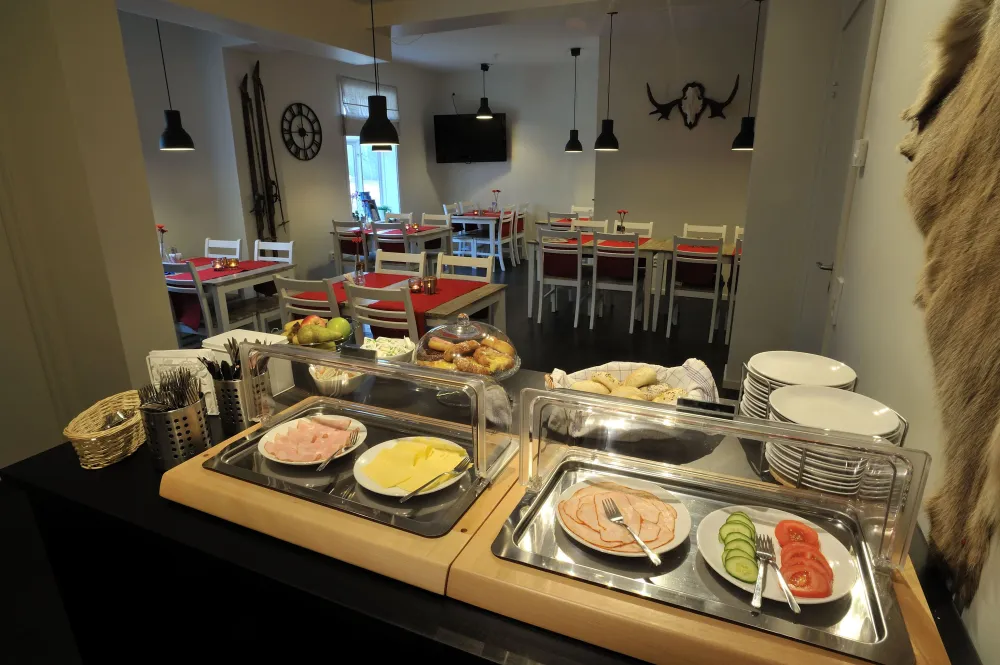 Cycling from Bergby – Stay at Hedenstugan B&B Hotel
