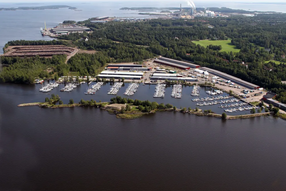 Fliskär