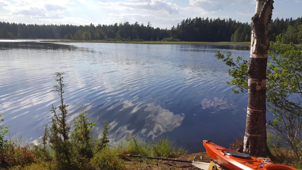 Rastplats vid paddling på Lundbosjön.
