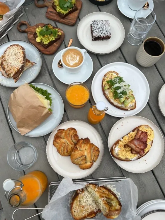 smörgåsar, bullar, kaffe