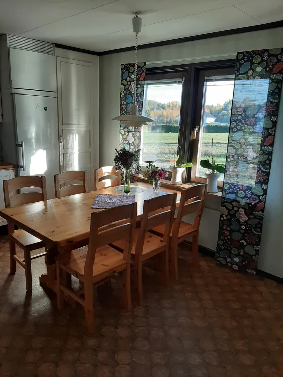 köksbord med stolar