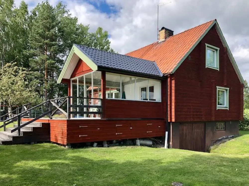 stuga i grönområde